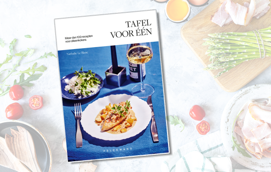 Boekcover tegen achtergrond van ingrediënten