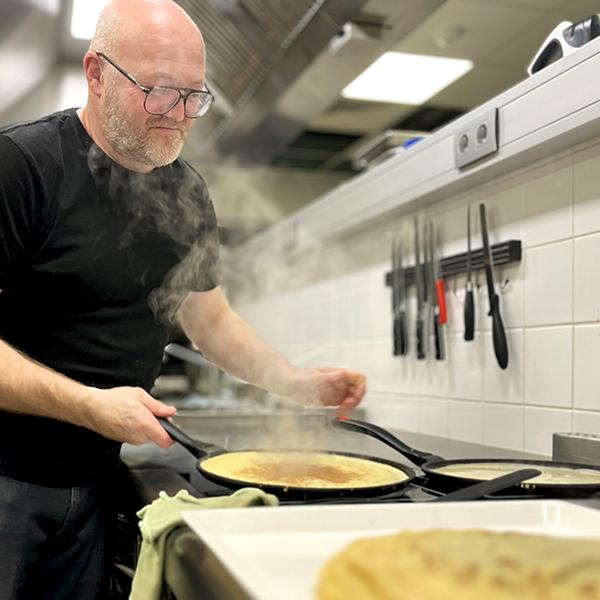 Hans bakt pannenkoeken